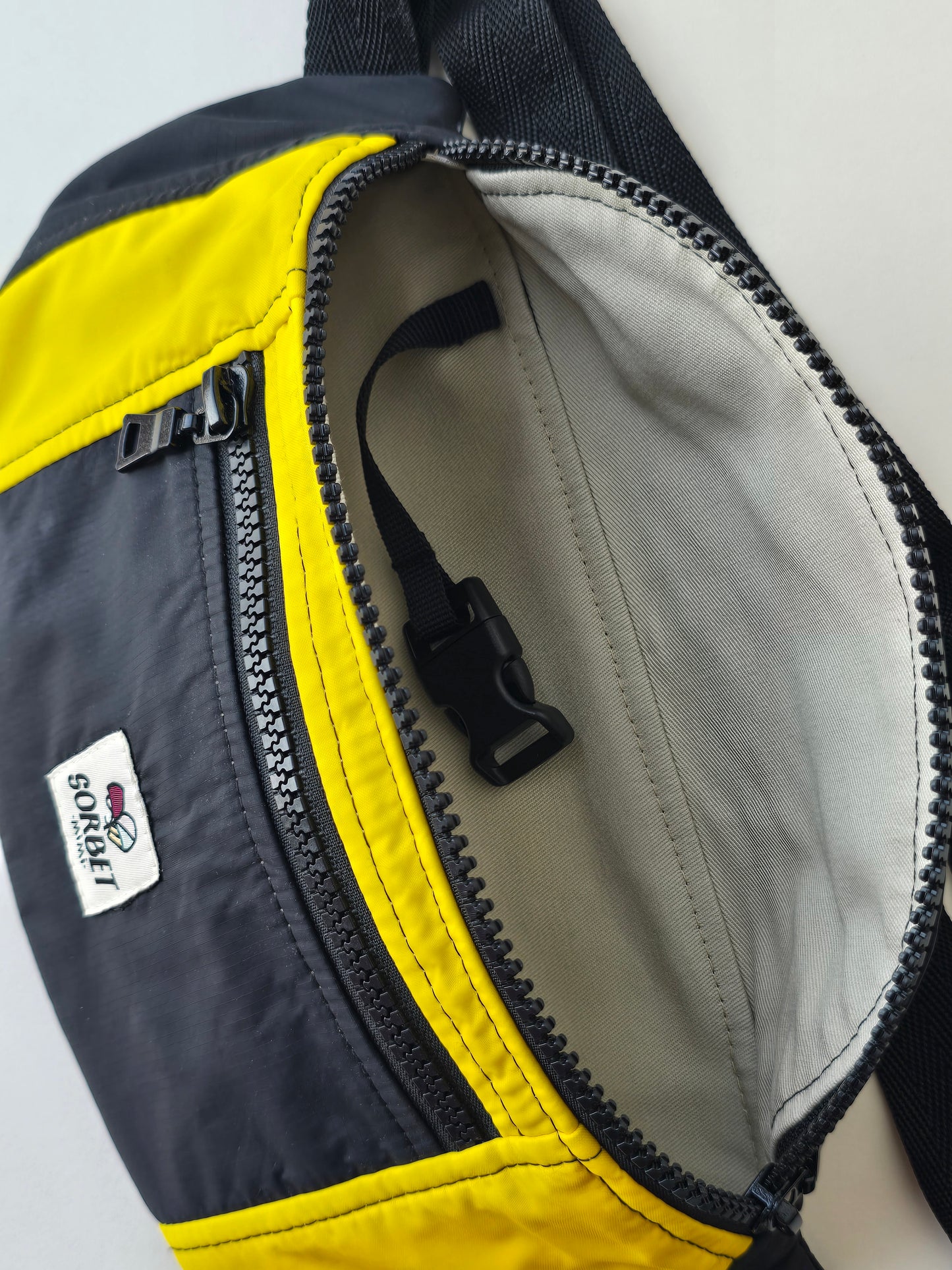Banane imperméable avec petits défauts