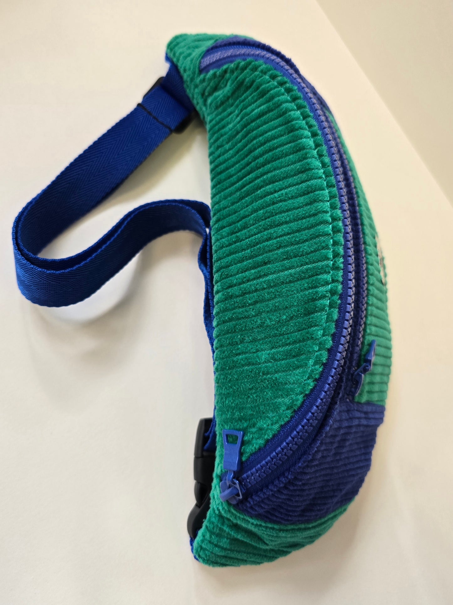 Grande sac banane velours vert/bleu