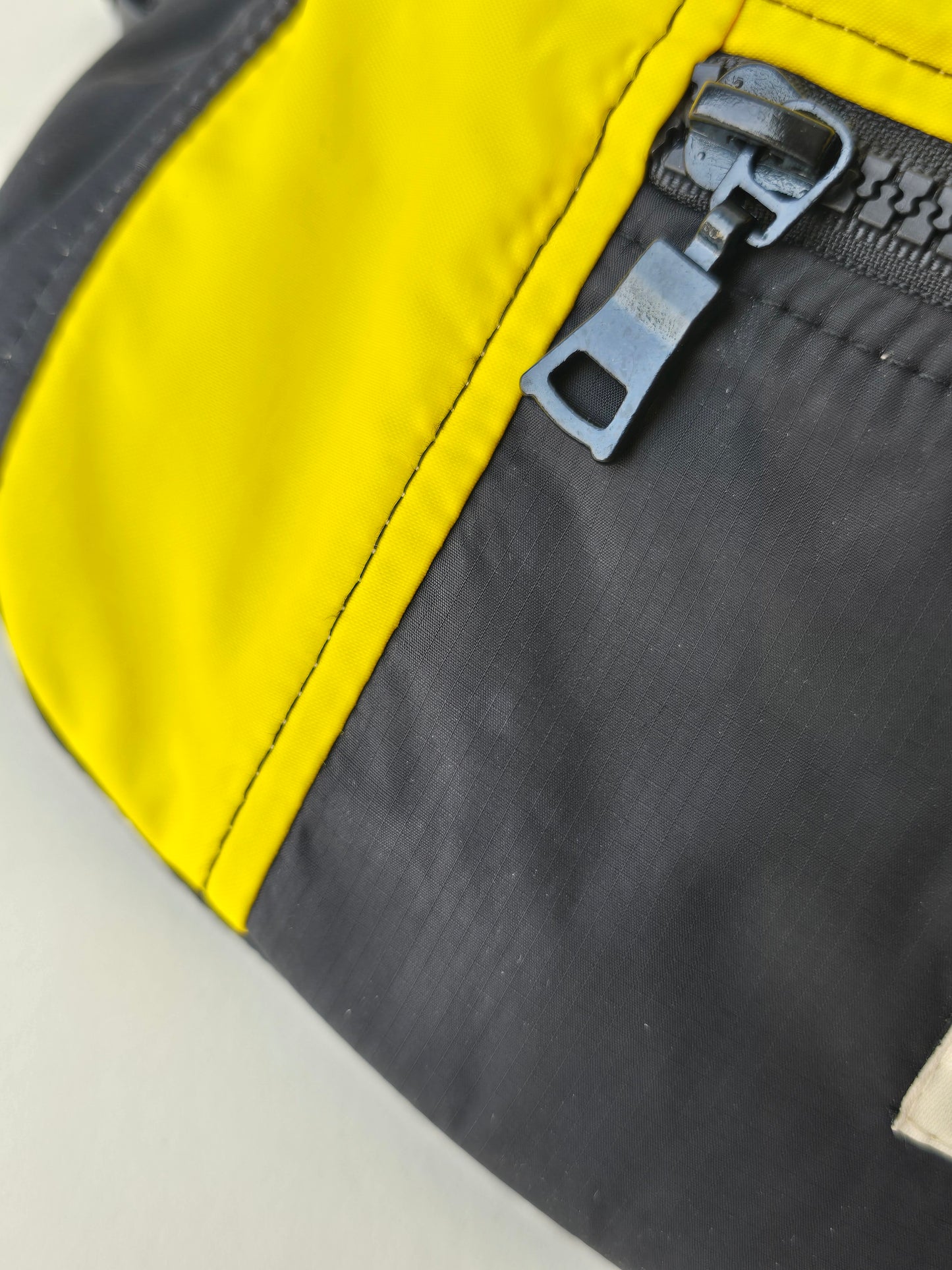 Banane imperméable avec petits défauts